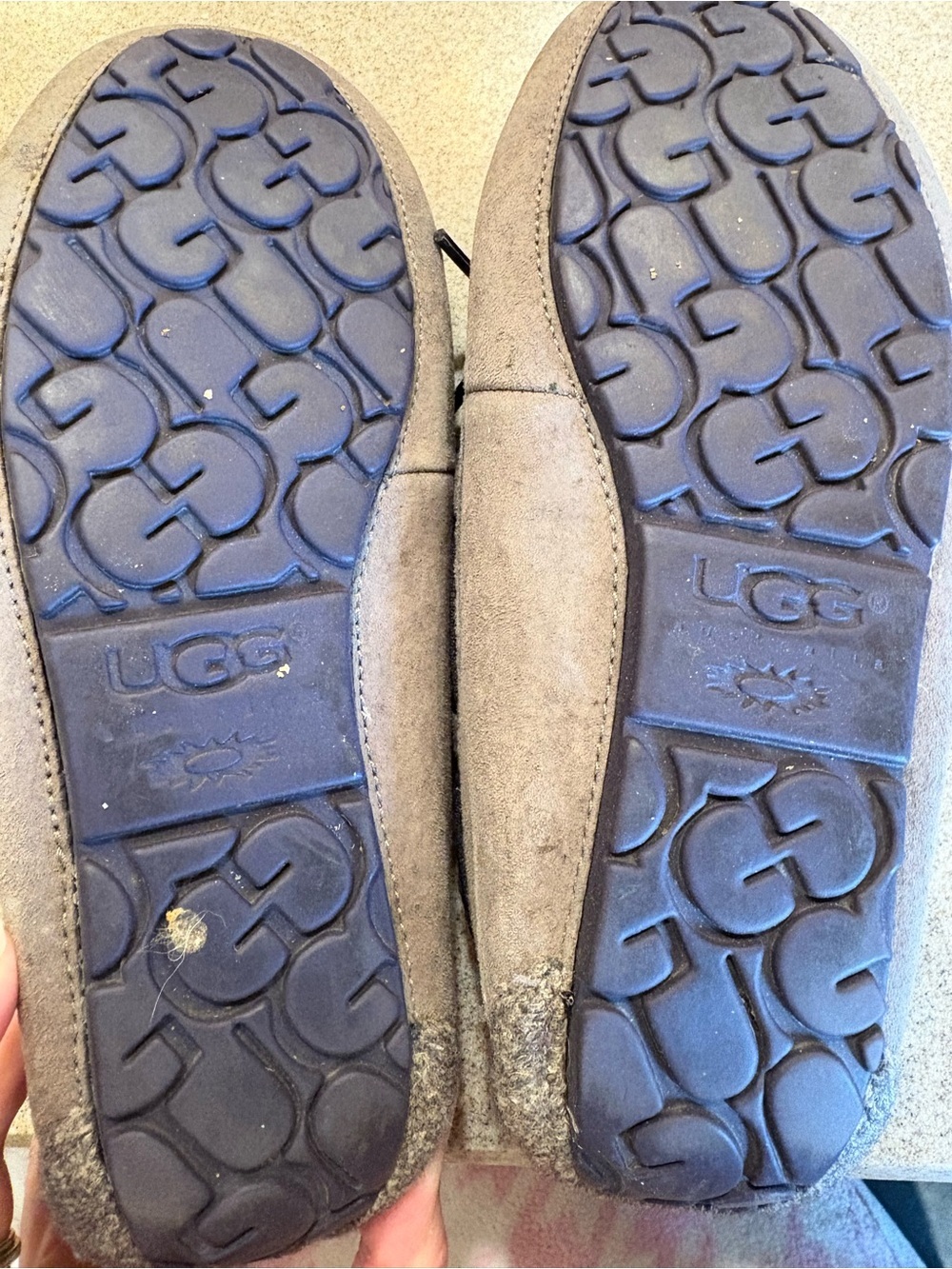 UGG Women's Dakota Gray Suede Shearling Lined Slipper size 8 - Picture 4 of 5